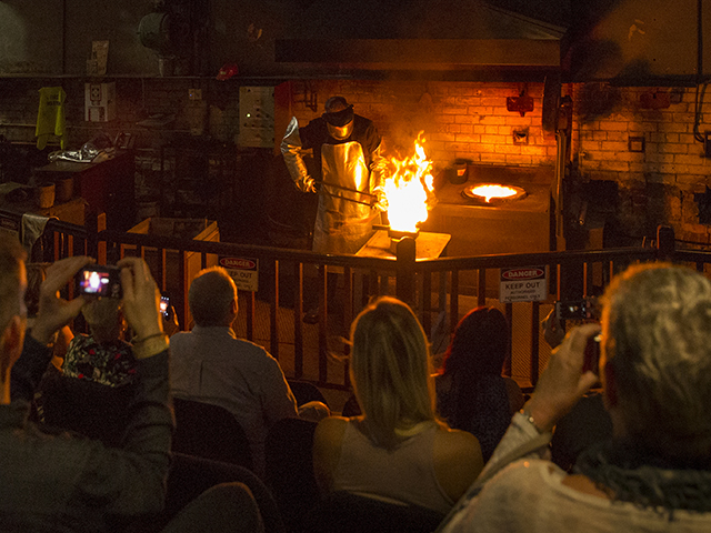 640x480Gold Pour with crowd 3 zoomed in